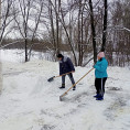 📍Сегодня , благодаря активным, отзывчивым и неравнодушным жителям, был проведен зимний субботник по улице Беркино 7,1/2/1/3 ( Мкр.Цемгигант).  Были почищены придомовые территории и парковки от снега.  Мы выражаем огромную благодарность жителям домов ,кто 