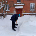 Мкр.Цемгигант - уборка снега у входных групп по улице Ленинская 2,4,6 и улице Коломенская 9,11,13,15.